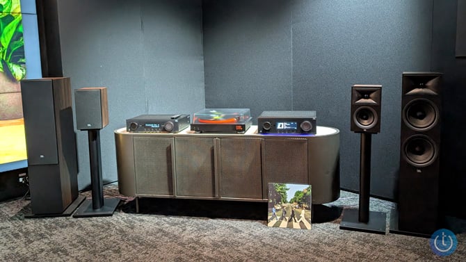 Demo components from the left: 280F Floorstanding loudspeaker, 250B Bookshelf loudspeaker (stand sold separately), MA510AVR, JBL Spinner BT Turntable, MA 9100HP AVR