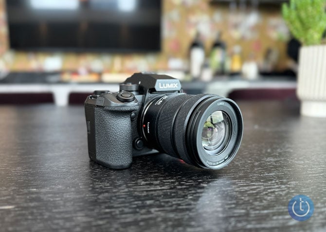 Panasonic Lumix S1R Mark II is shown from the front with a 20-60mm lens