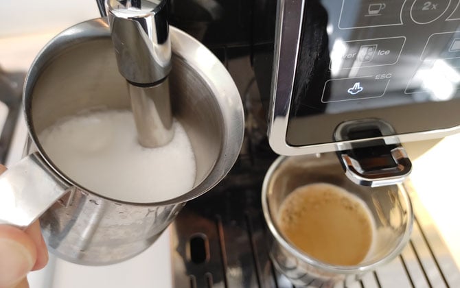 https://www.techlicious.com/images/health/delonghi-dinamica-frother-espresso-670px.jpg
