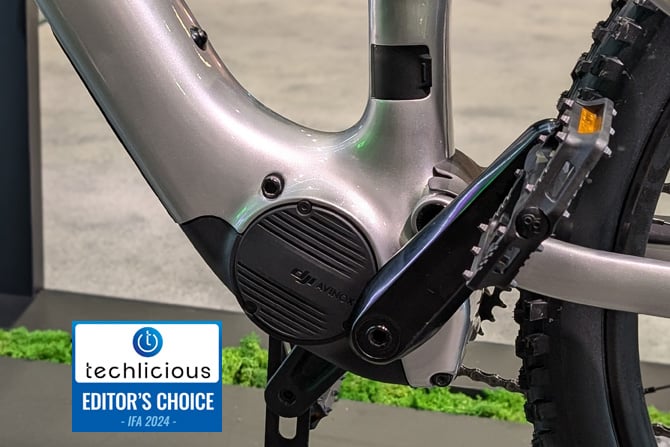  The DJI Avinox Drive System is shown installed mid-drive on a bike frame. The Techlicious Editor's Choice Award logo is in the lower left.